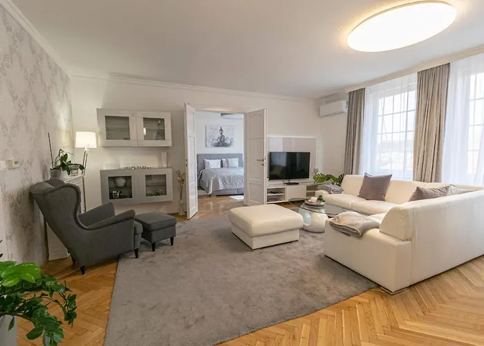 Budacastle Panoramic Luxurious Family Apt, Free Parking Included アパート