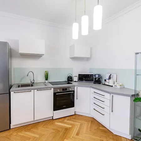 Budacastle Panoramic Luxurious Family Apt, Free Parking Included *