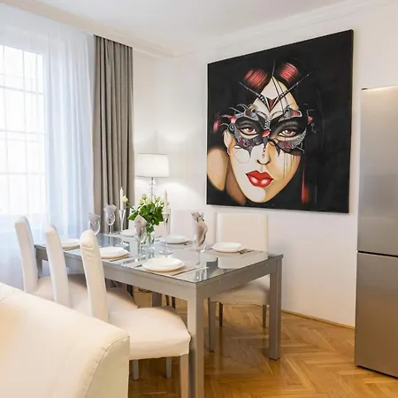 Budacastle Panoramic Luxurious Family Apt, Free Parking Included Διαμέρισμα