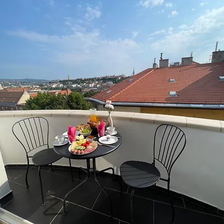 Budacastle Panoramic Luxurious Family Apt, Free Parking Included Apartment Budapest