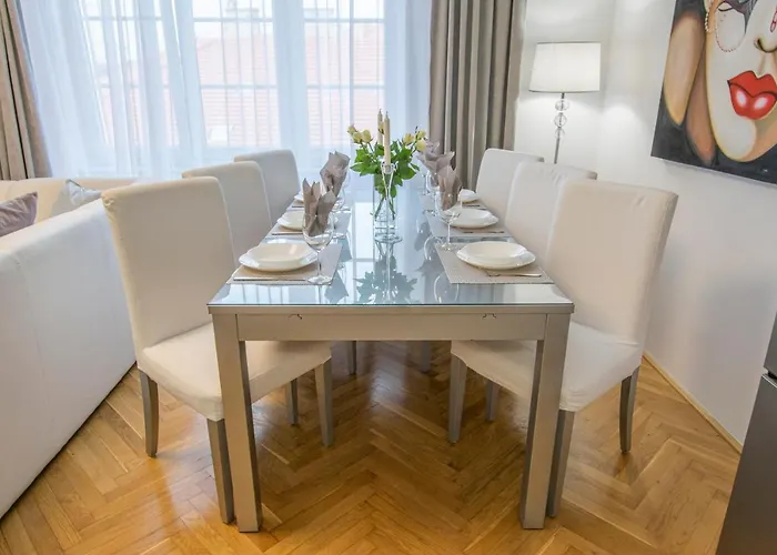 Budacastle Panoramic Luxurious Family Apt, Free Parking Included *