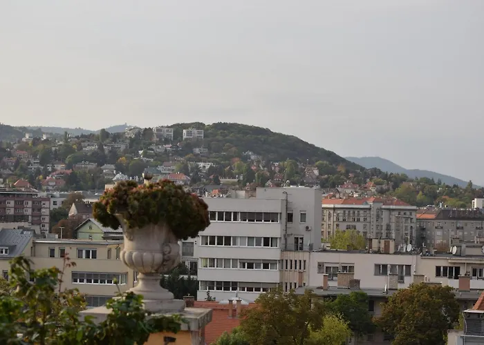 Apartment Budacastle Panoramic Luxurious Family Apt, Free Parking Included