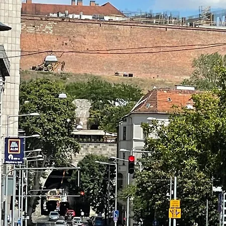 Budacastle Panoramic Luxurious Family Apt, Free Parking Included *