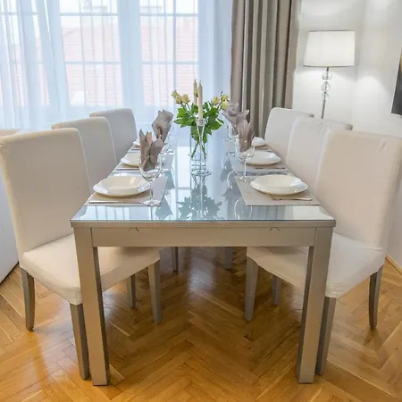 Budacastle Panoramic Luxurious Family Apt, Free Parking Included *