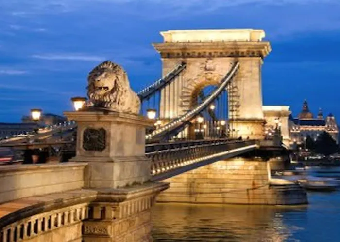 Budacastle Panoramic Luxurious Family Apt, Free Parking Included