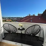 Budacastle Panoramic Luxurious Family Apt, Free Parking Included Appartement *