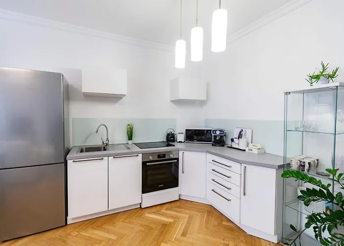 Budacastle Panoramic Luxurious Family Apt, Free Parking Included *