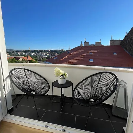 Budacastle Panoramic Luxurious Family Apt, Free Parking Included Appartement *
